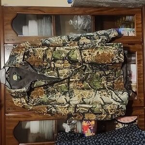 CABELA'S CAMOUFLAGE SHIRT/JACKET